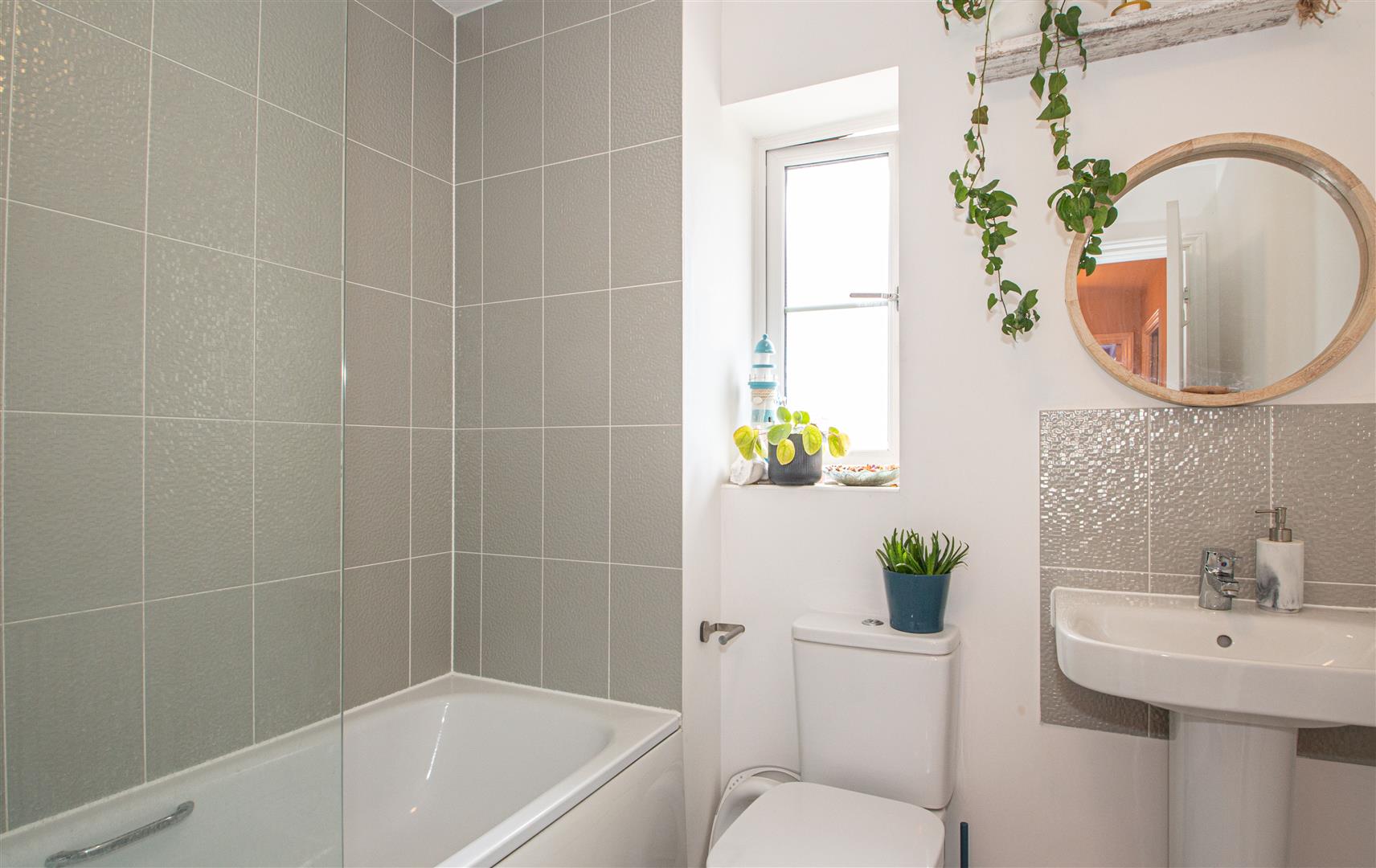 Bonaire Grange, Newton Leys, Milton Keynes, MK3 - Image 3