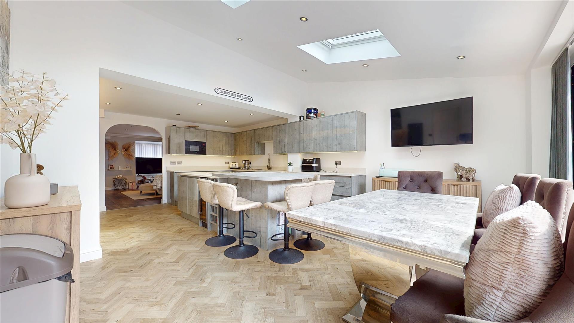 Rathbone Close, Crownhill, Milton Keynes, MK8 - Image 2