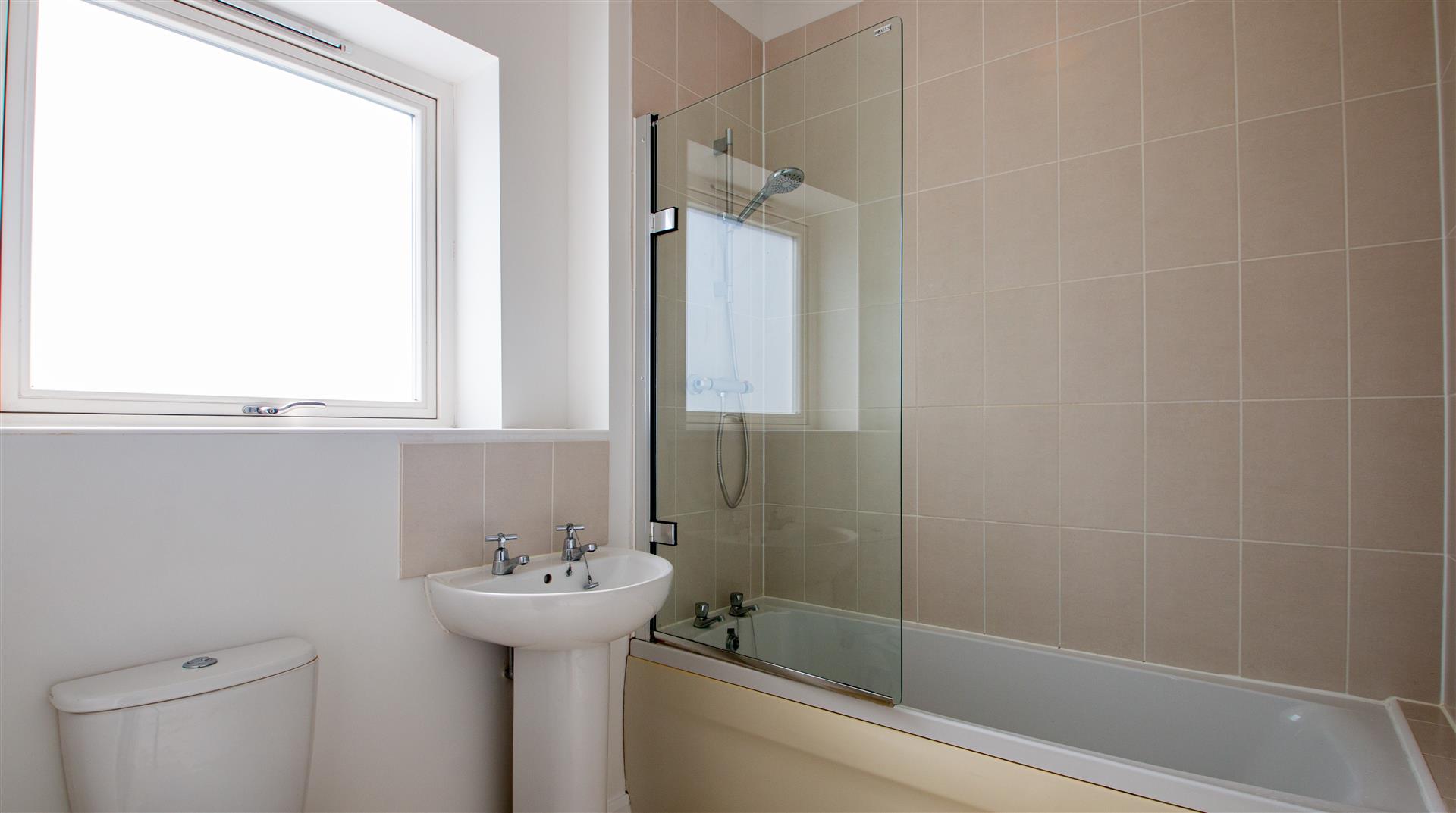 Carradine Crescent, Oxley Park, Milton Keynes, MK4 - Image 3