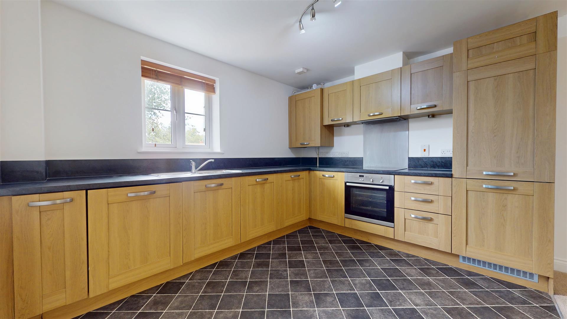 Green Farm Road, Newport Pagnell, MK16 - Image 4