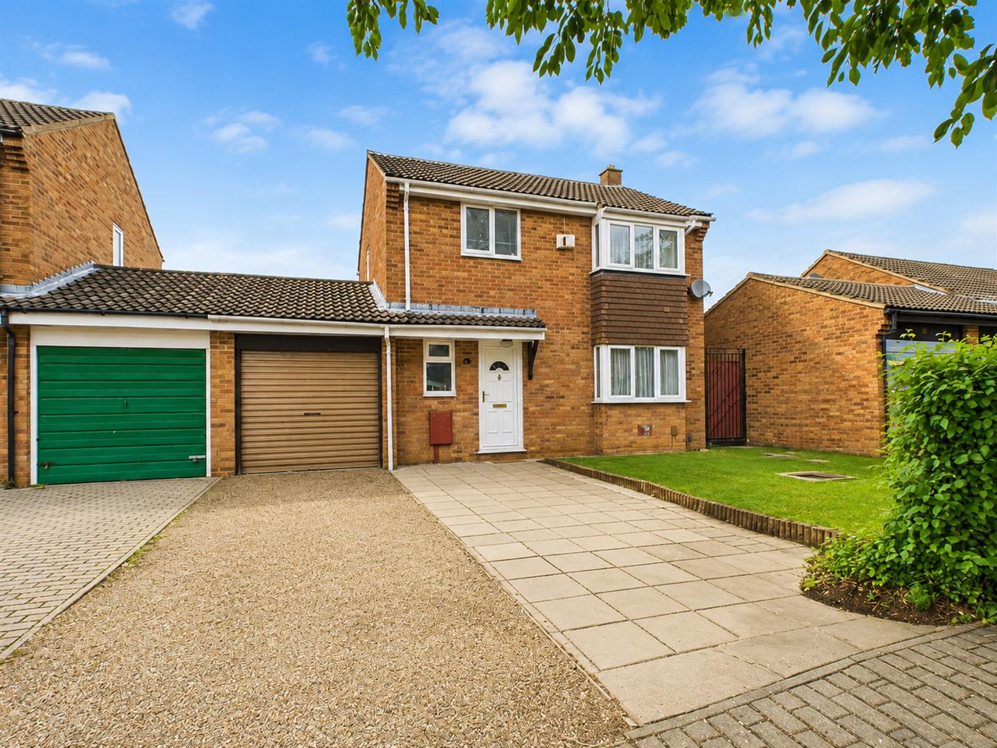 Edrich Avenue., Oldbrook, Milton Keynes, MK6