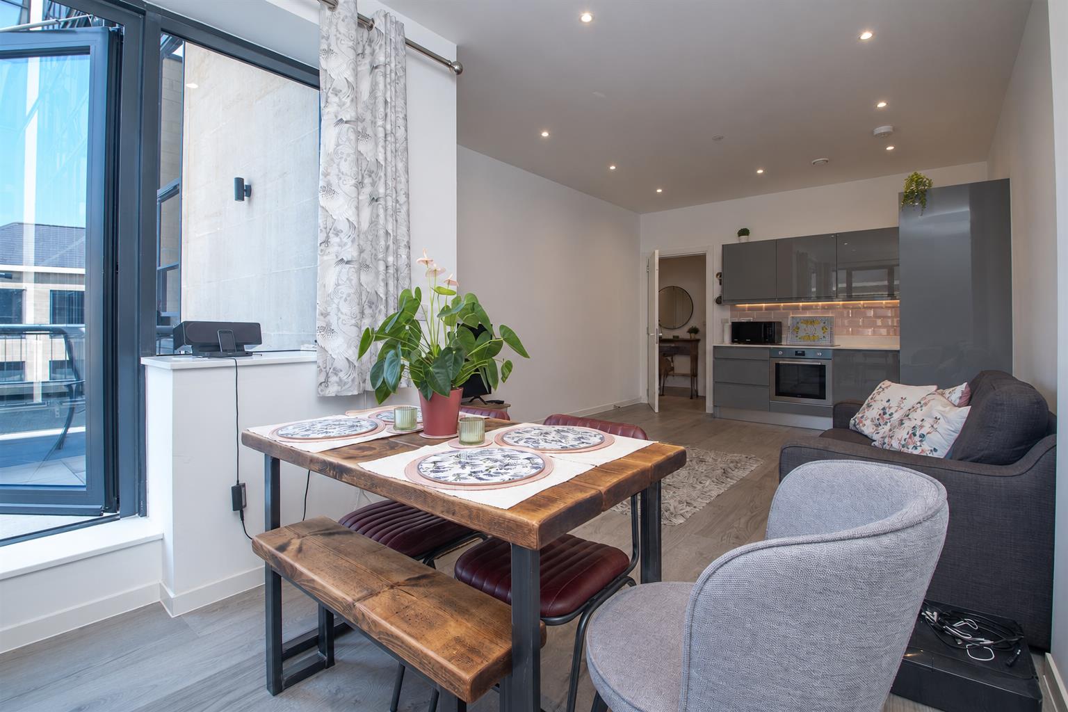 249 Midsummer Boulevard, Milton Keynes, MK9