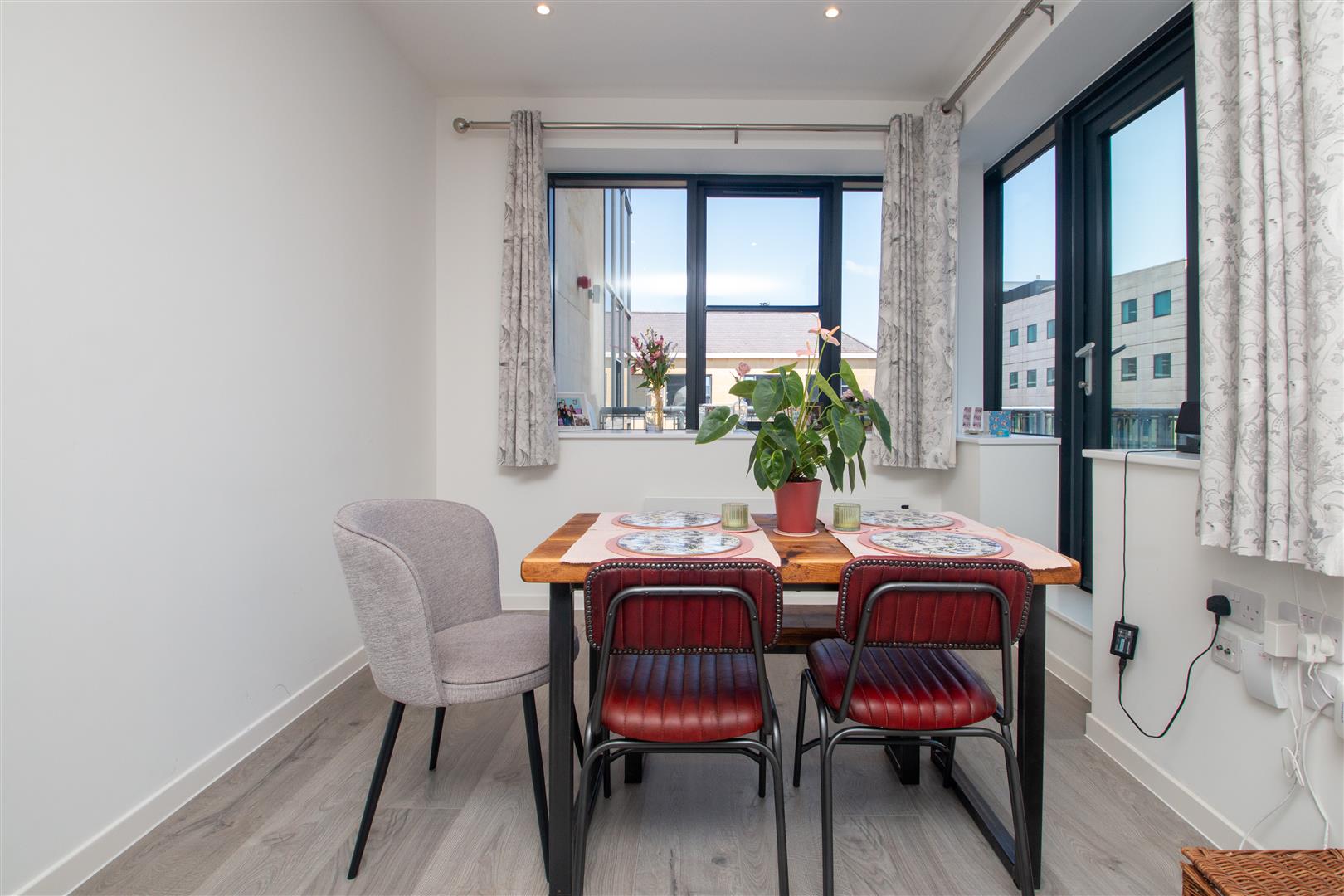 249 Midsummer Boulevard, Milton Keynes, MK9 - Image 3