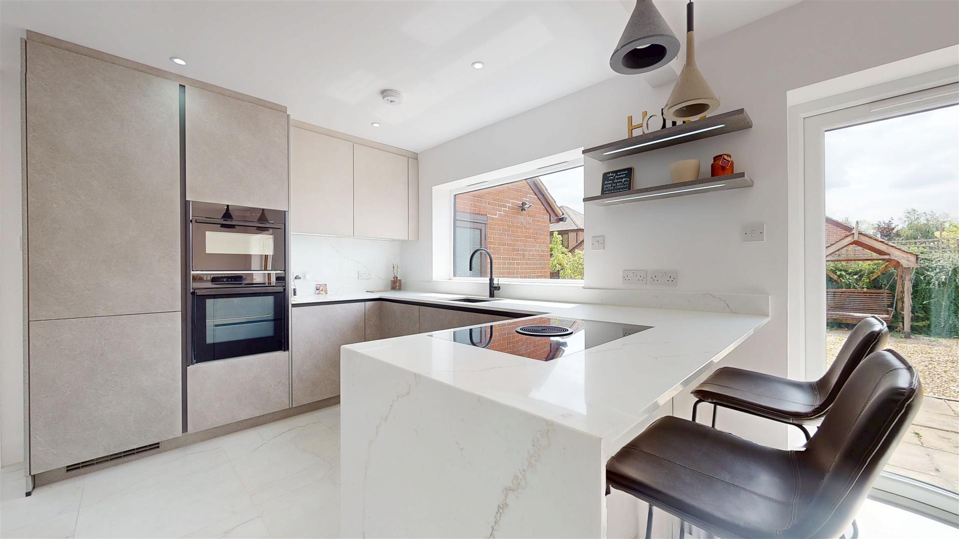 Pearse Grove, Walton Park, Milton Keynes, MK7 - Image 4