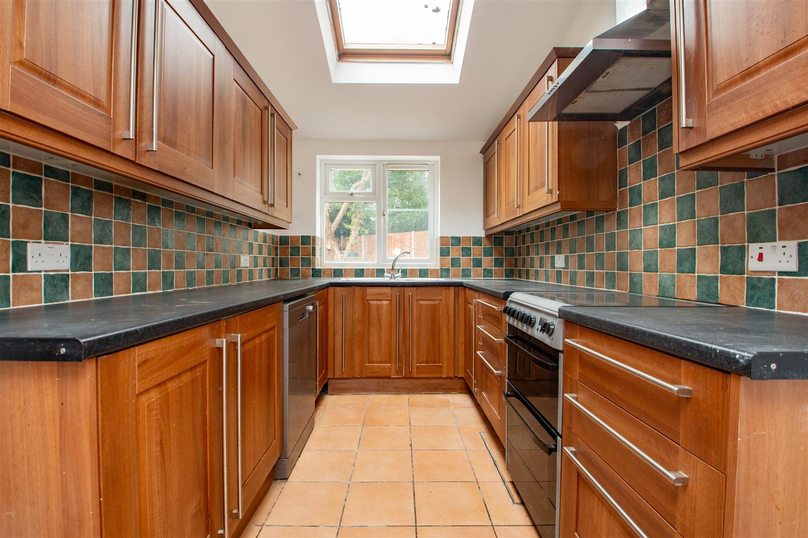 Pomander Crescent, Walnut Tree, Milton Keynes, MK7 - Image 2
