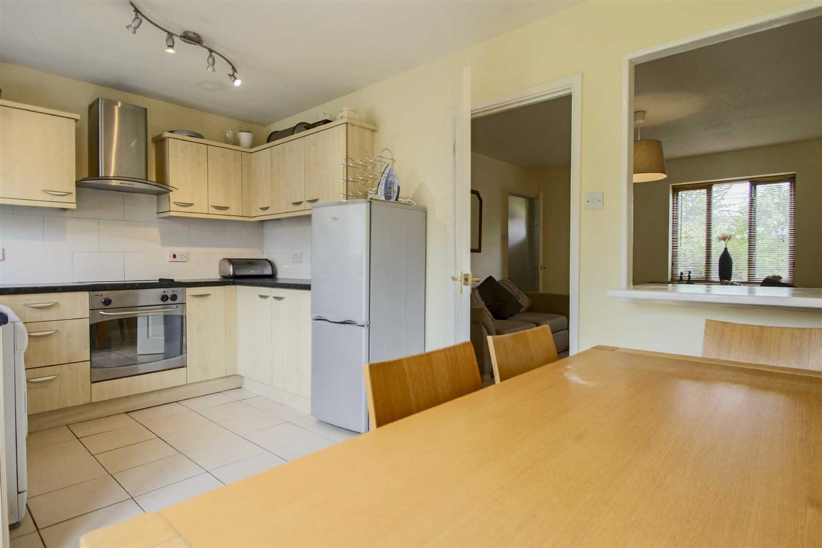 Bergamot Gardens, Walnut Tree, Milton Keynes, MK7 - Image 1