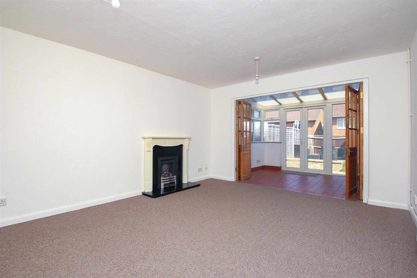 Burgess Gardens, Newport Pagnell, MK16 - Image 2