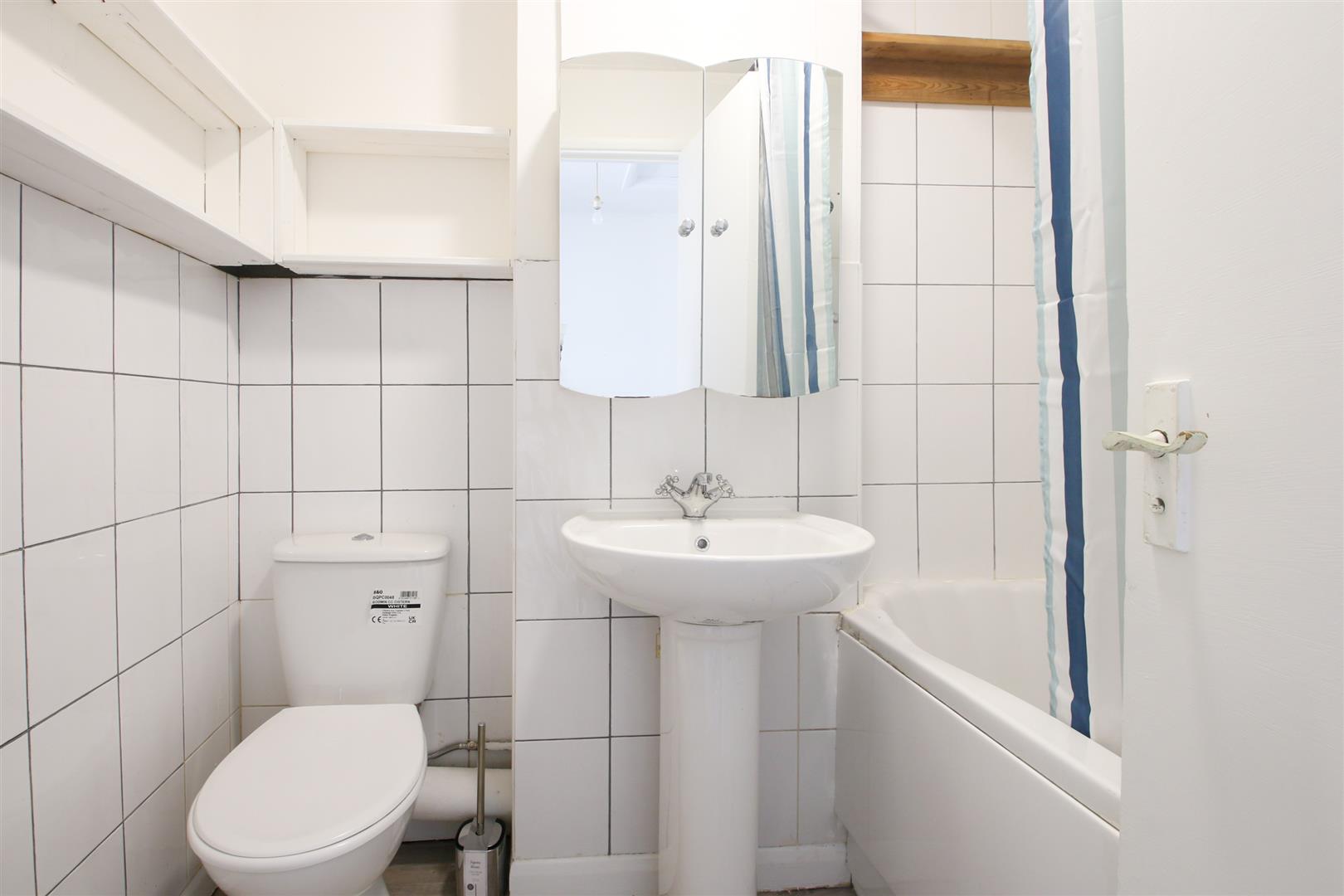 Burgess Gardens, Newport Pagnell, MK16 - Image 4