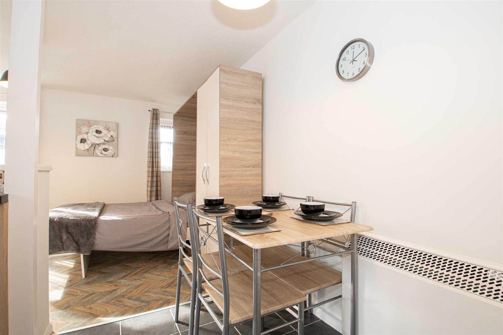 Pomander Crescent, Walnut Tree, Milton Keynes, MK7 - Image 10