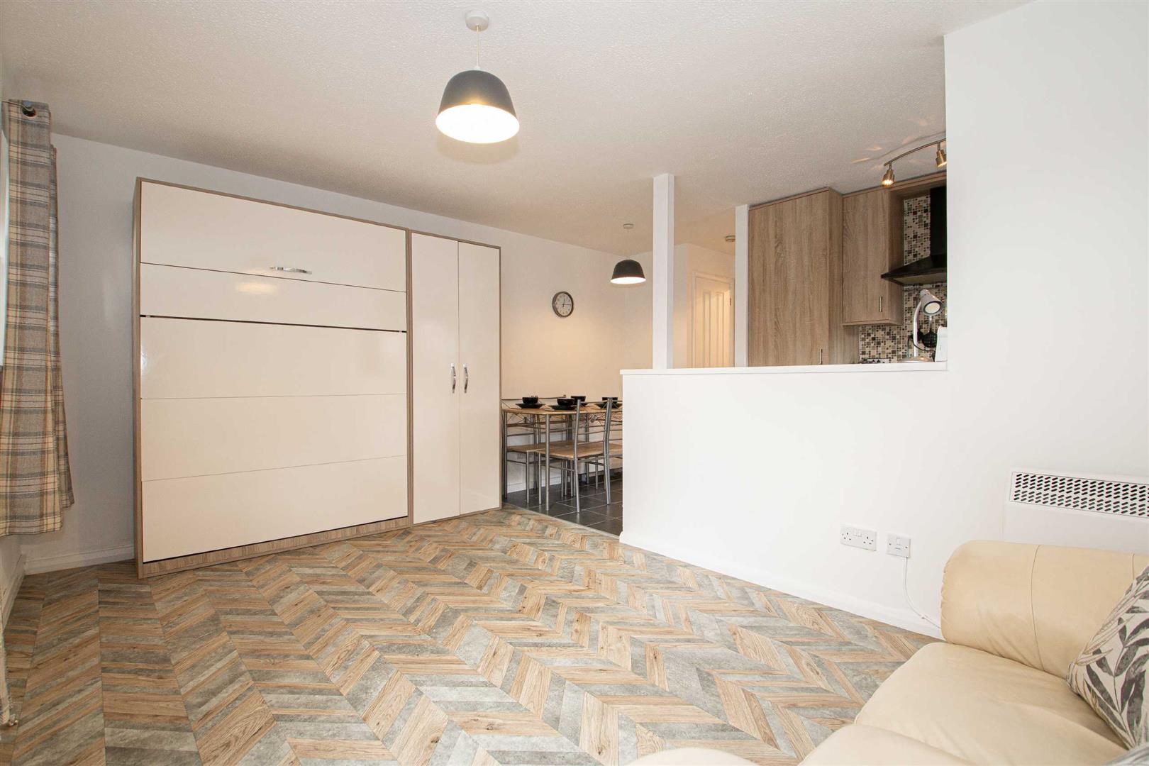 Pomander Crescent, Walnut Tree, Milton Keynes, MK7 - Image 2