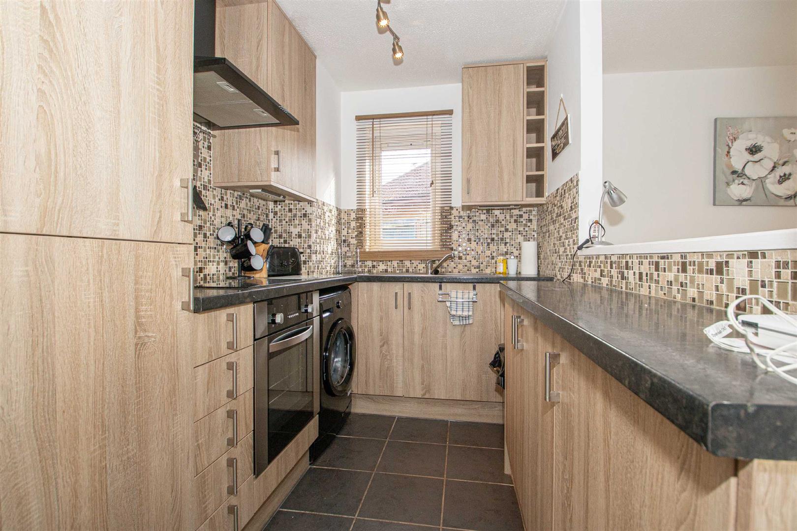 Pomander Crescent, Walnut Tree, Milton Keynes, MK7 - Image 3