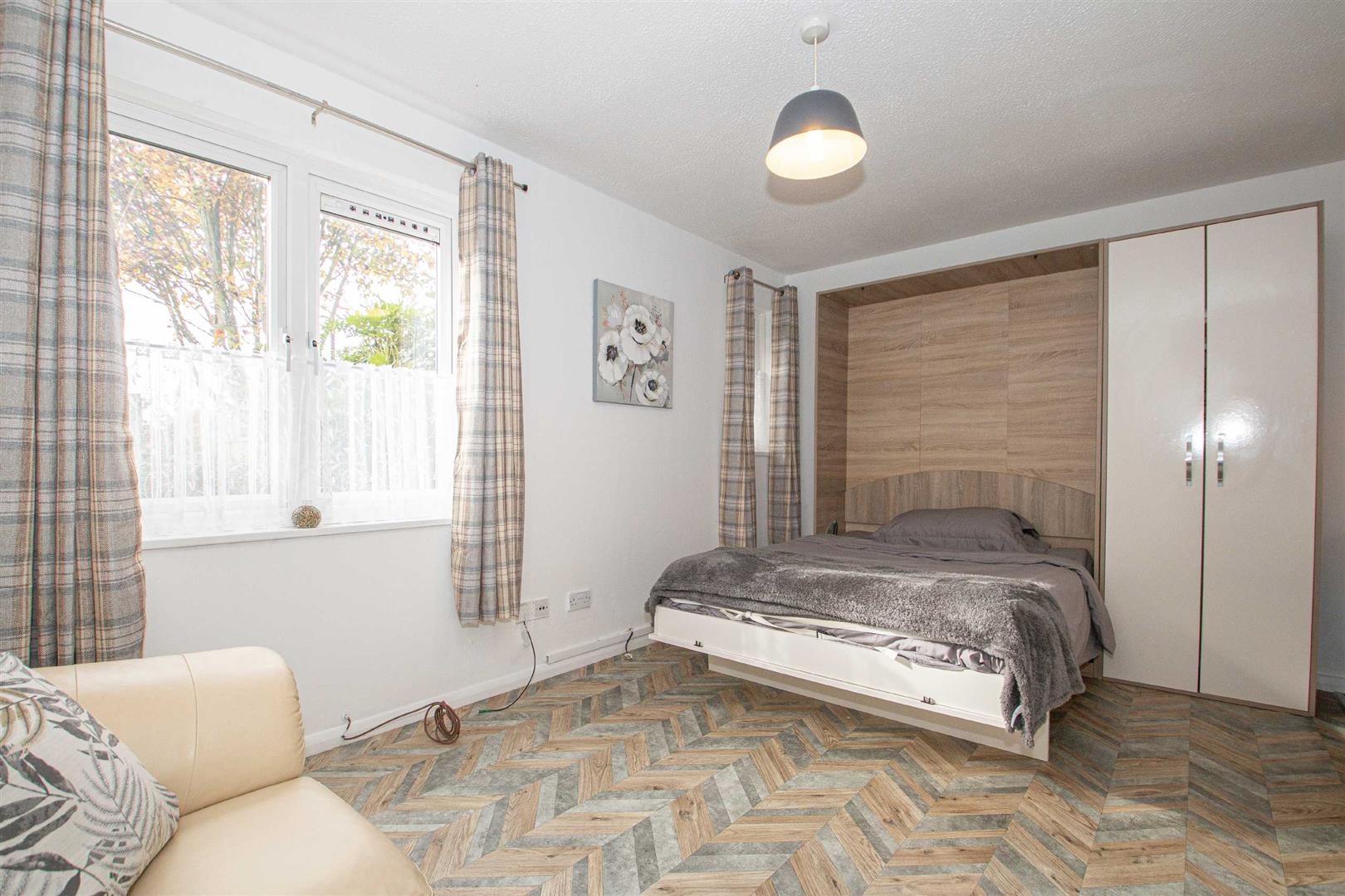 Pomander Crescent, Walnut Tree, Milton Keynes, MK7 - Image 5