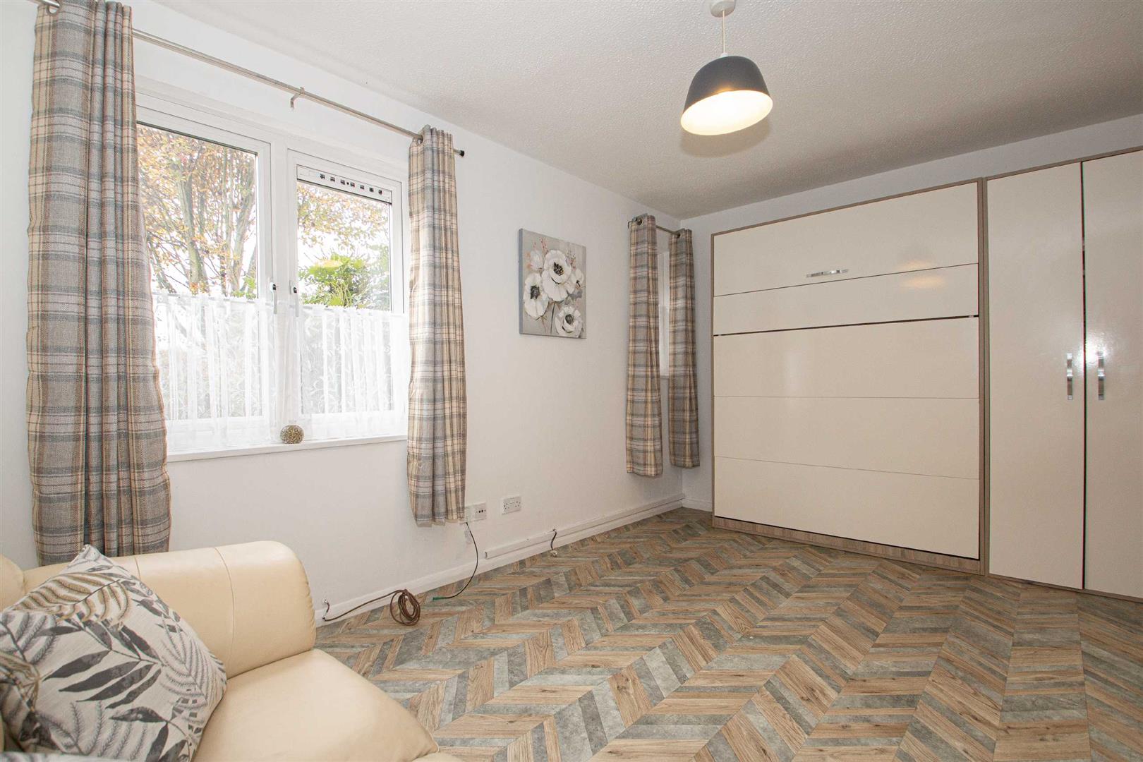 Pomander Crescent, Walnut Tree, Milton Keynes, MK7 - Image 6