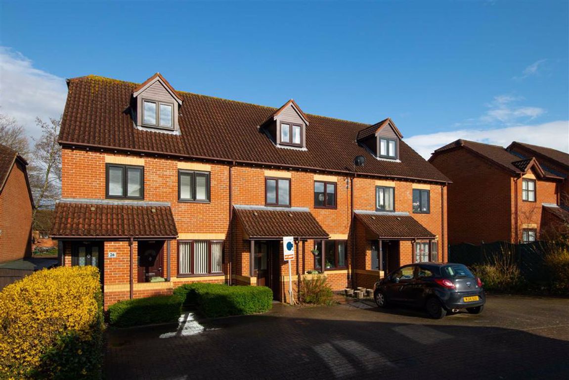 Property in Tompkins Close, Shenley Brook End Milton Keynes, MK5 7EJ