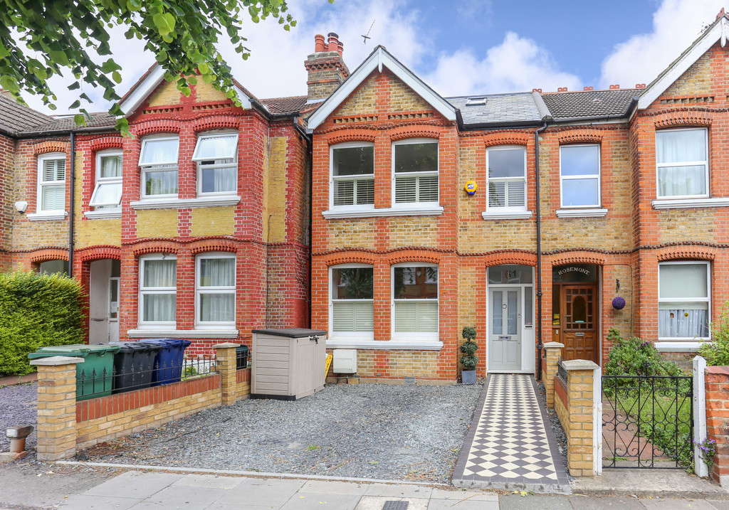 Property in Ealing Park Gardens, Ealing, W5 4EX
