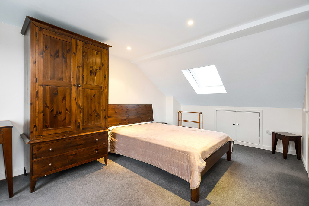 Property in Enfield Road, Brentford, TW8 9PB