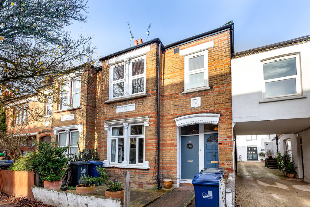 Property in Darwin Road, London, W5 4BA