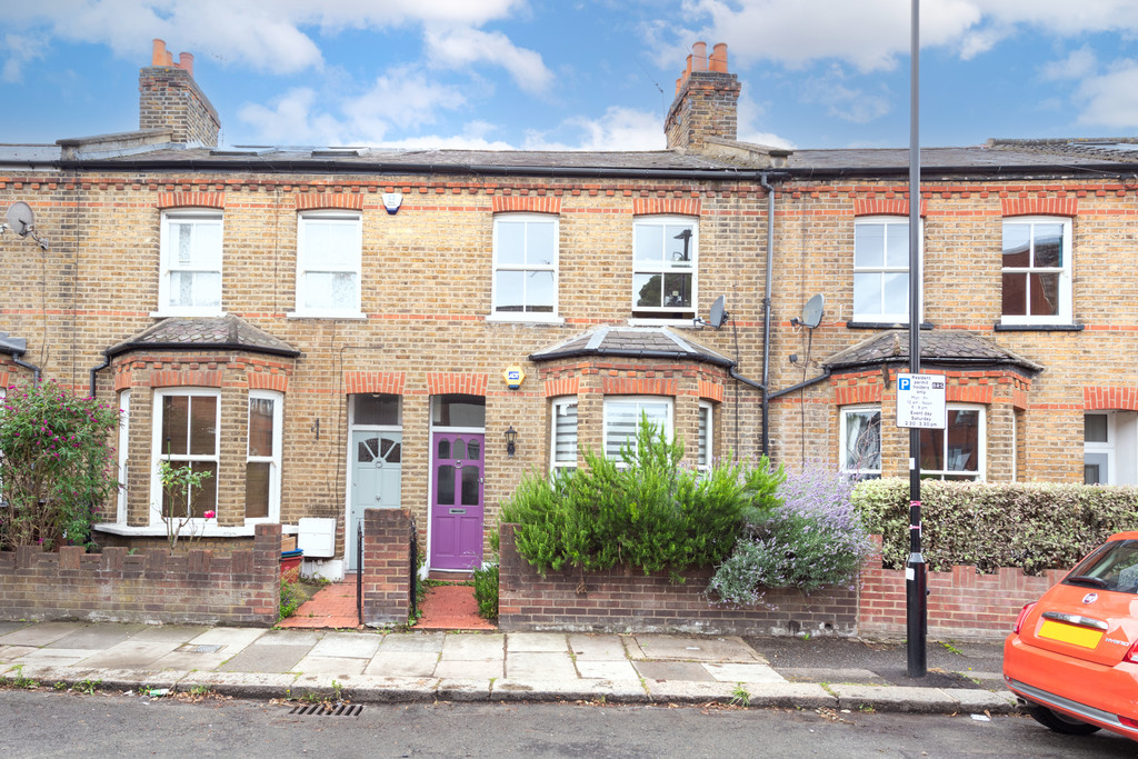 Property in Brook Road South, Brentford, TW8 0PH