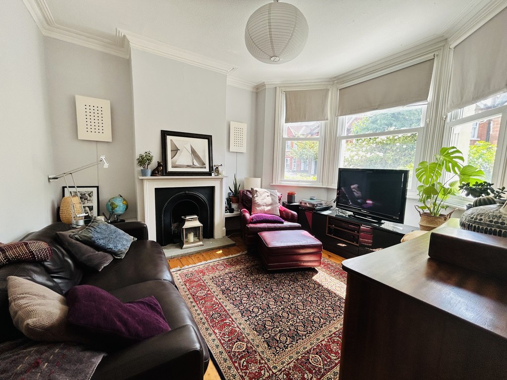 Property in Murray Road, London, W5 4XS