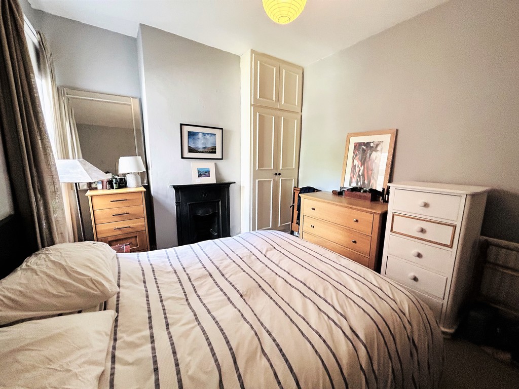 Property in Murray Road, London, W5 4XS