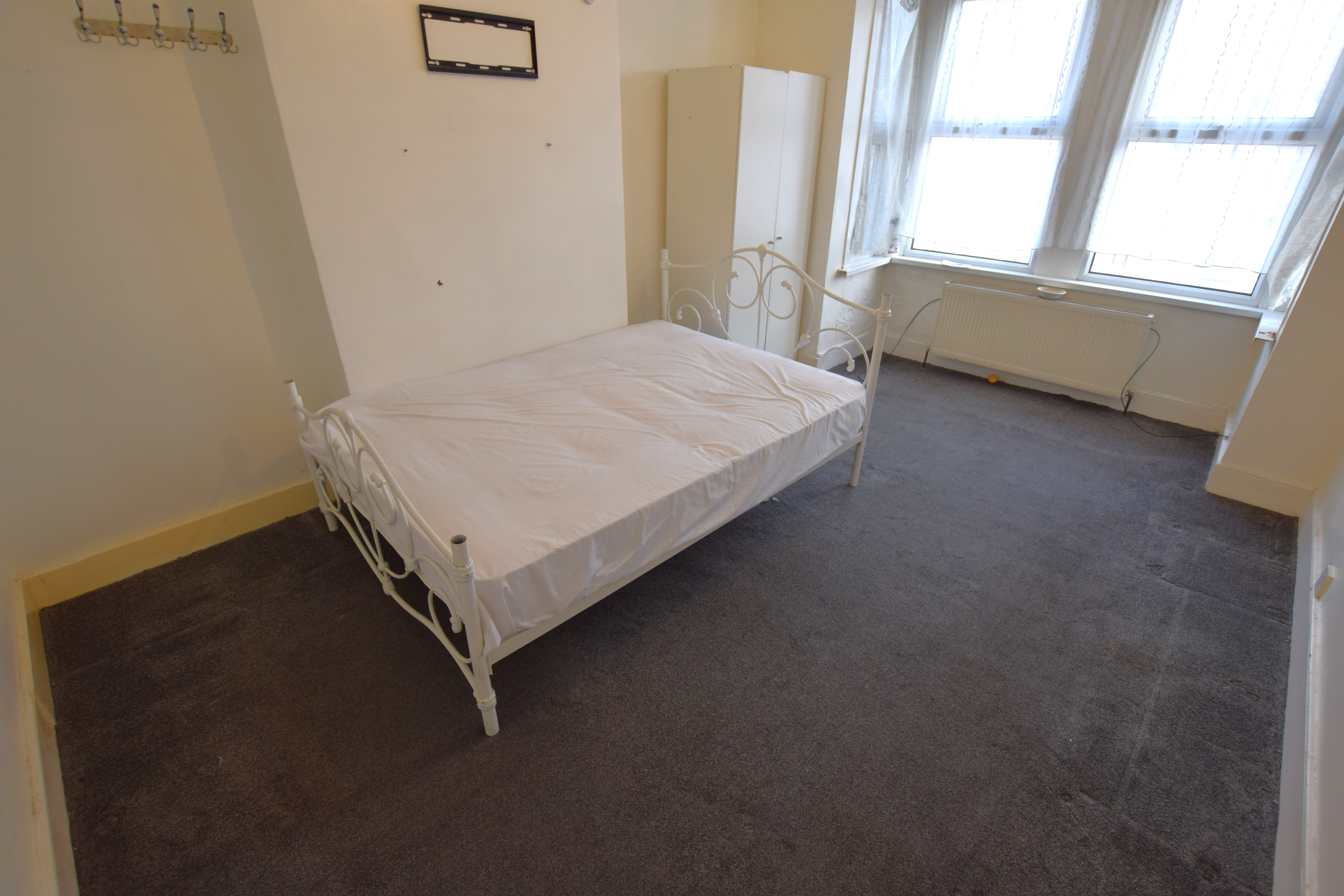 35, ALL BILLS INCLUDED, Faircross Avenue, Barking, Lon, Barking, IG11 8RD