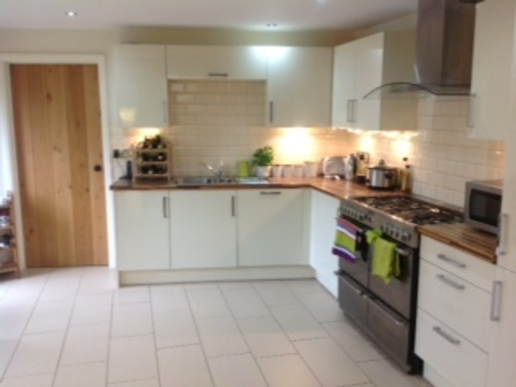 Kilnhurst Road, HOOTON ROBERTS, S65