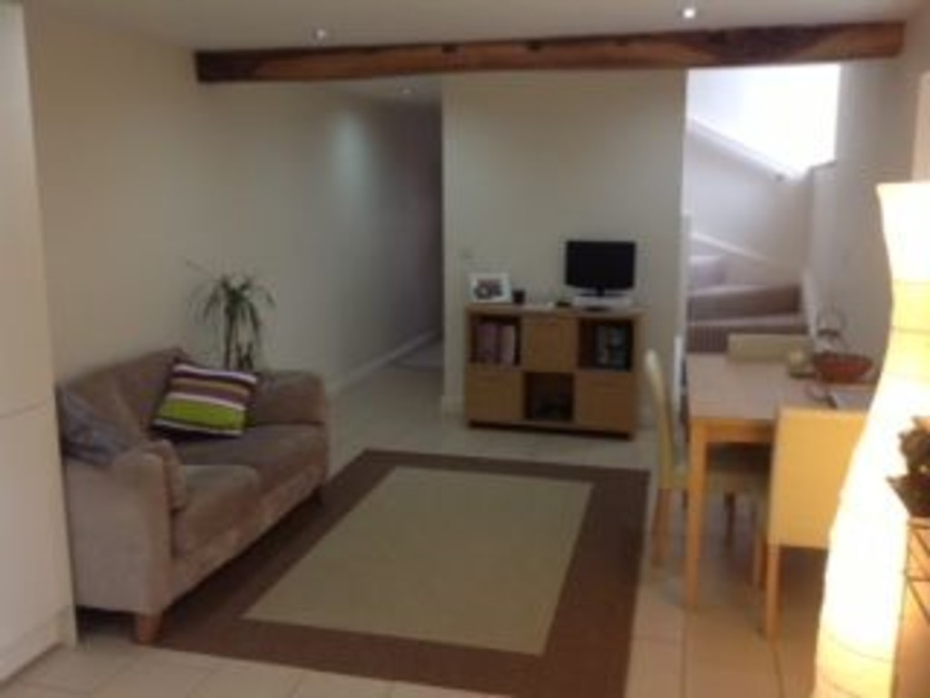 Kilnhurst Road, HOOTON ROBERTS, S65