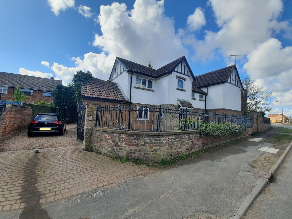 Property in Main Street, HATFIELD WOODHOUSE, DN7