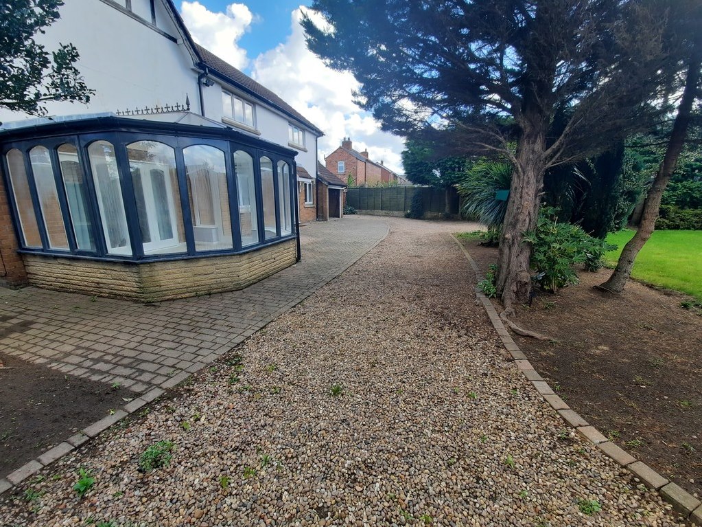 Property in Main Street, HATFIELD WOODHOUSE, DN7