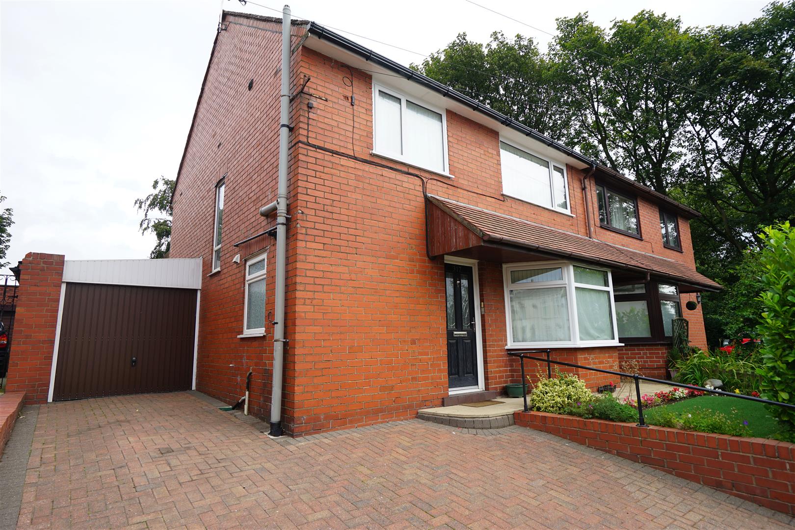 Property in Manchester Road, Blackrod, Bolton, Lancashire, BL6 5BD