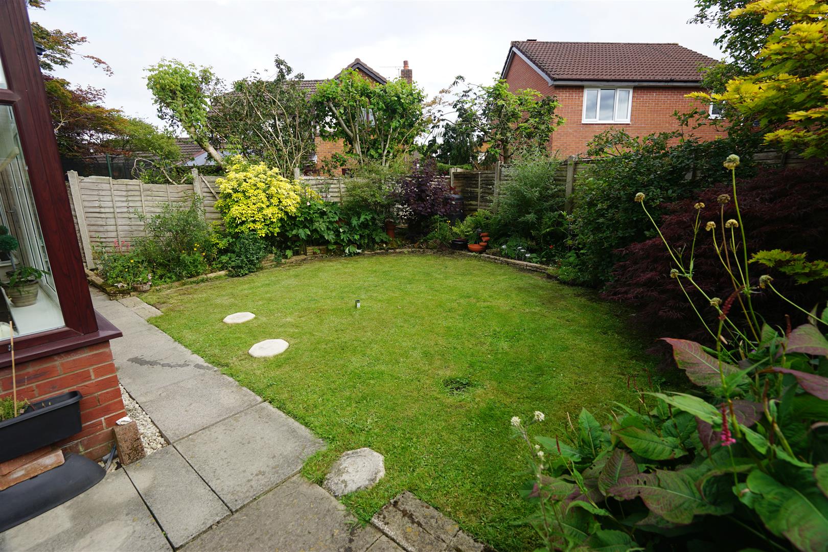 Property in Avonhead Close, Horwich, Bolton, Lancashire, BL6 5QD