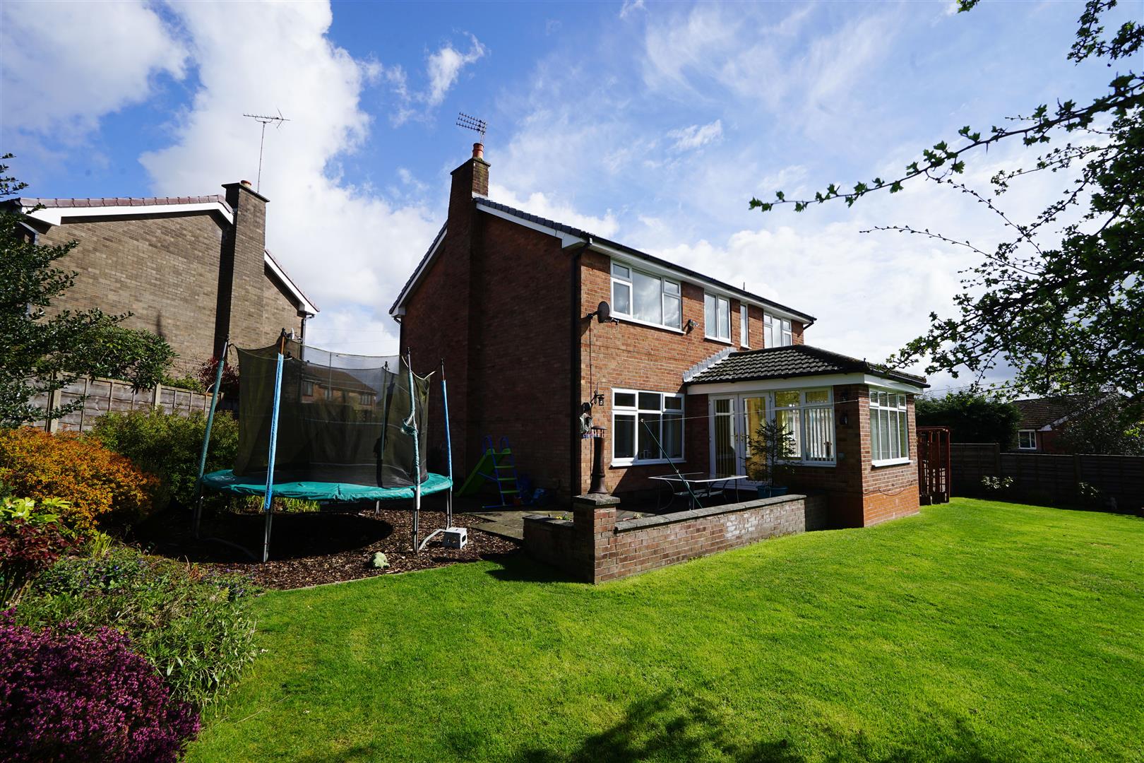 Property in Kinloch Drive, Heaton, Bolton, Lancashire, BL1 4LZ
