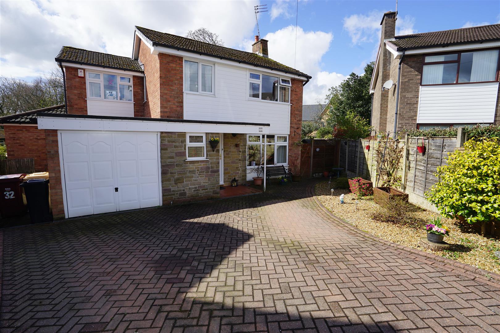 Property in Kinloch Drive, Heaton, Bolton, Lancashire, BL1 4LZ