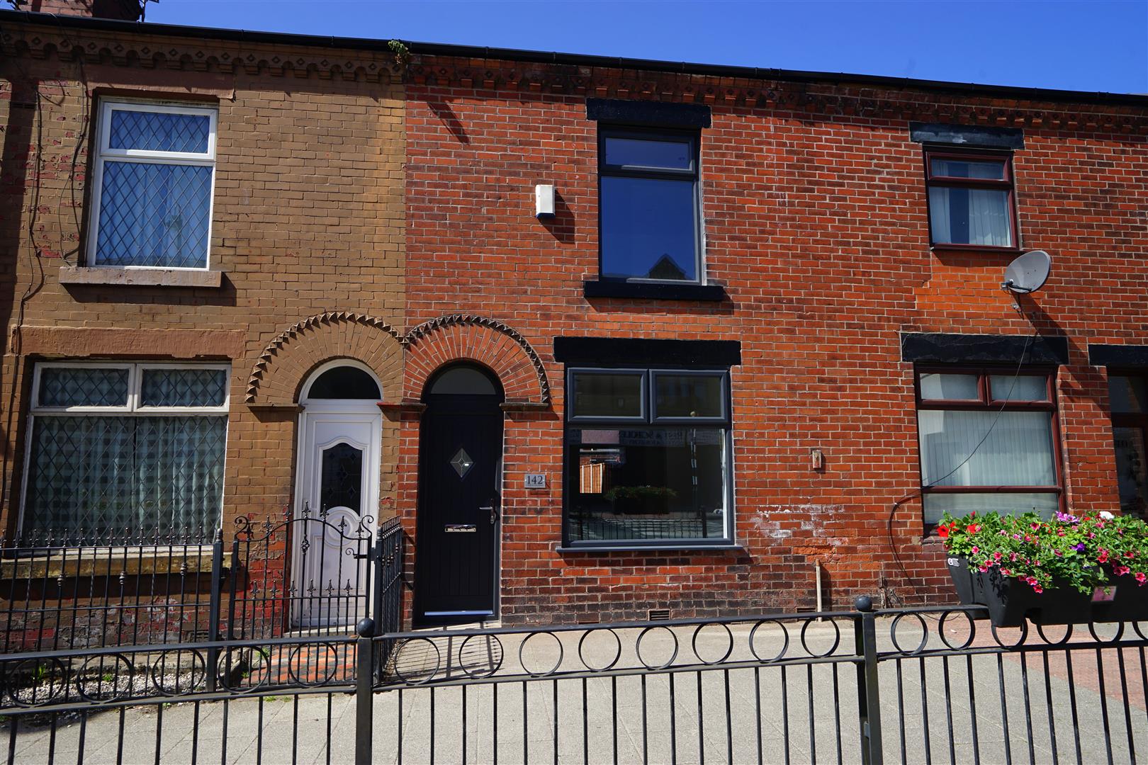 Property in Chorley New Road, Horwich, Bolton, Lancashire, BL6 5QW