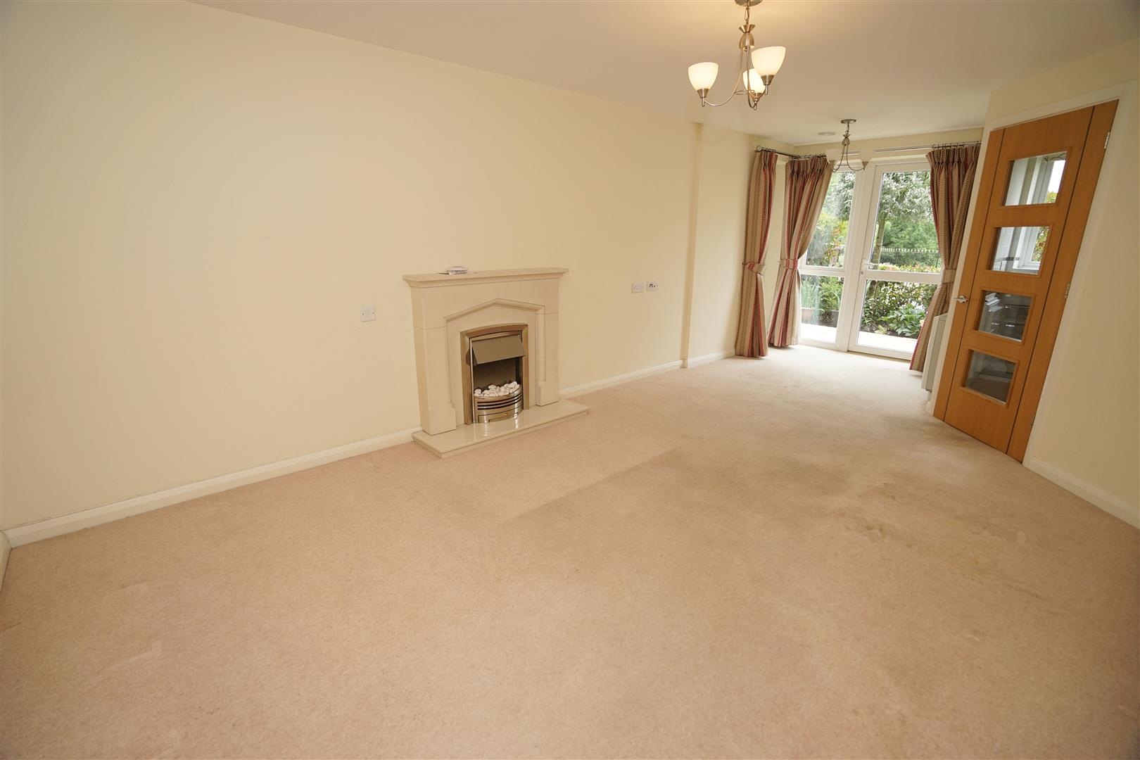 Property in Chorley New Road, Horwich, Bolton, BL6 5BF