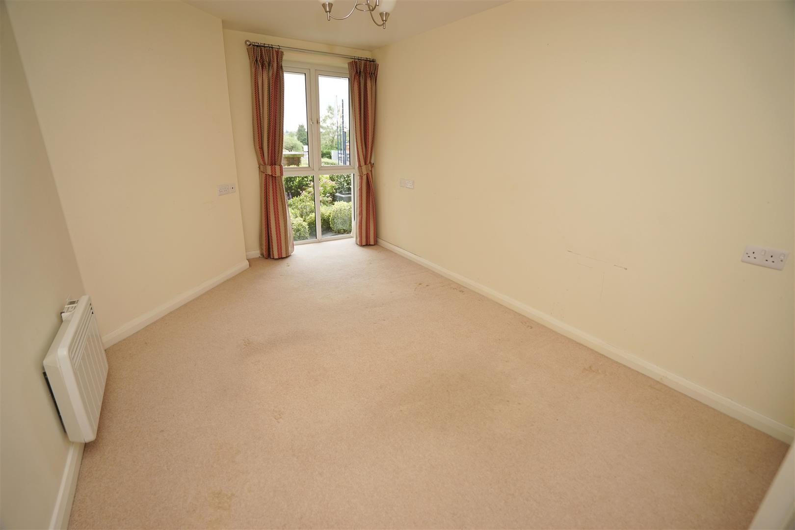 Property in Chorley New Road, Horwich, Bolton, BL6 5BF