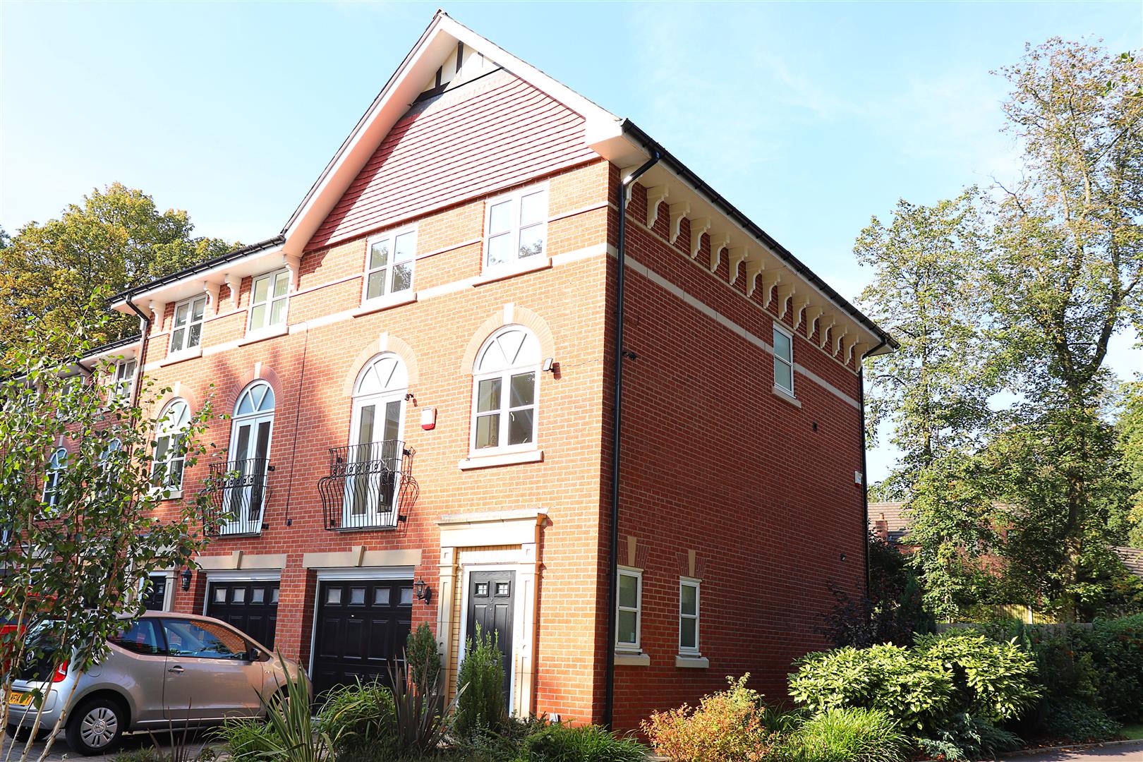 Property in Clevelands Drive, Heaton, Bolton, Lancashire, BL1 5GJ