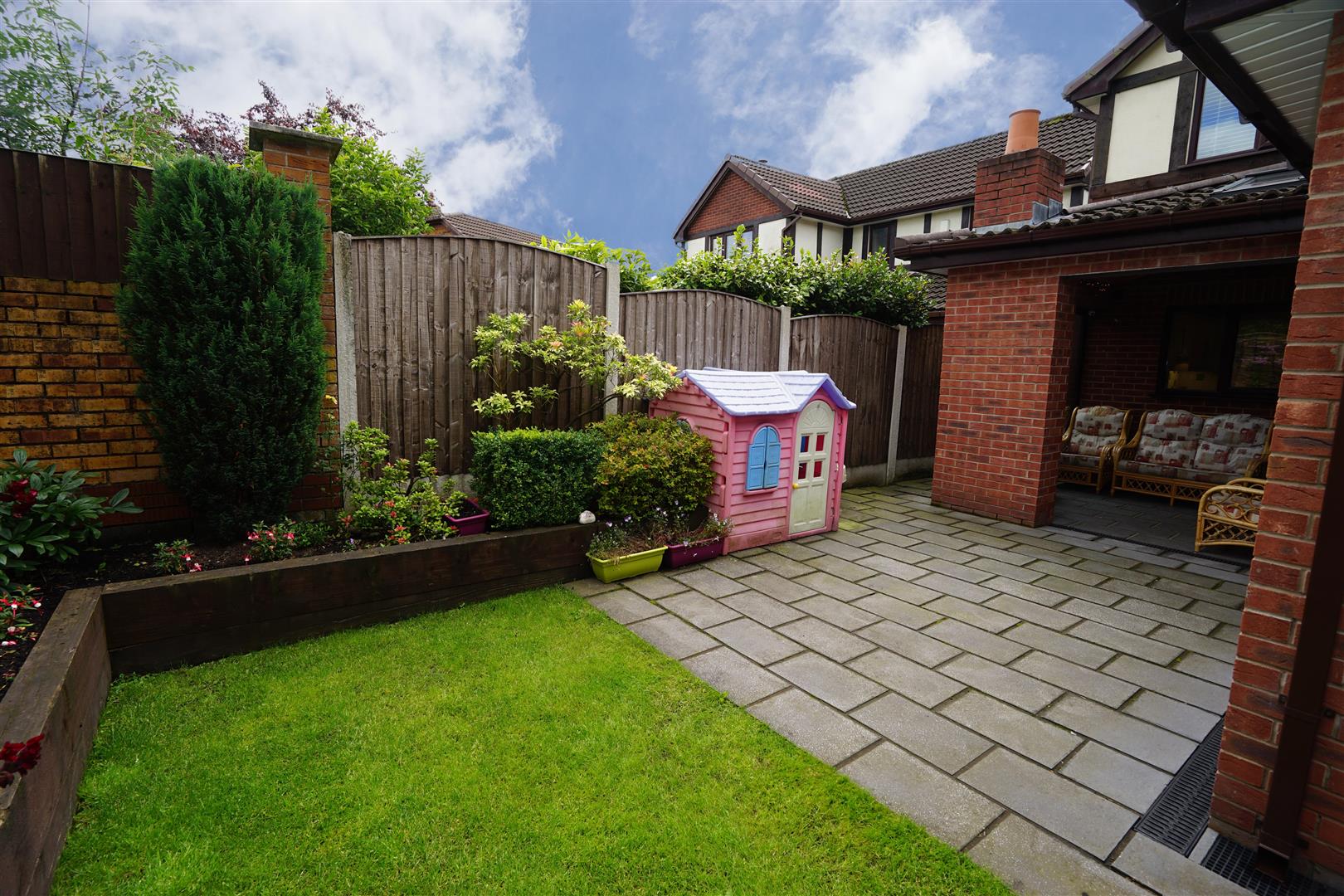 Property in Avonhead Close, Horwich, Bolton, Lancashire, BL6 5QD