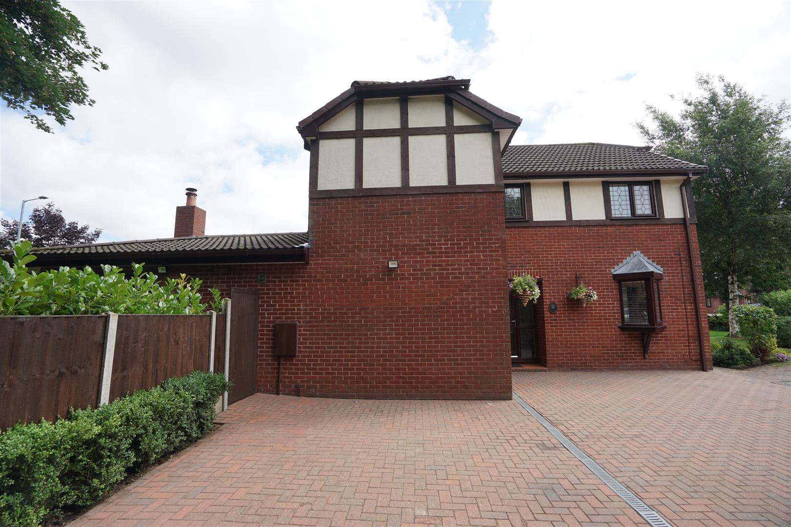 Property in Avonhead Close, Horwich, Bolton, Lancashire, BL6 5QD