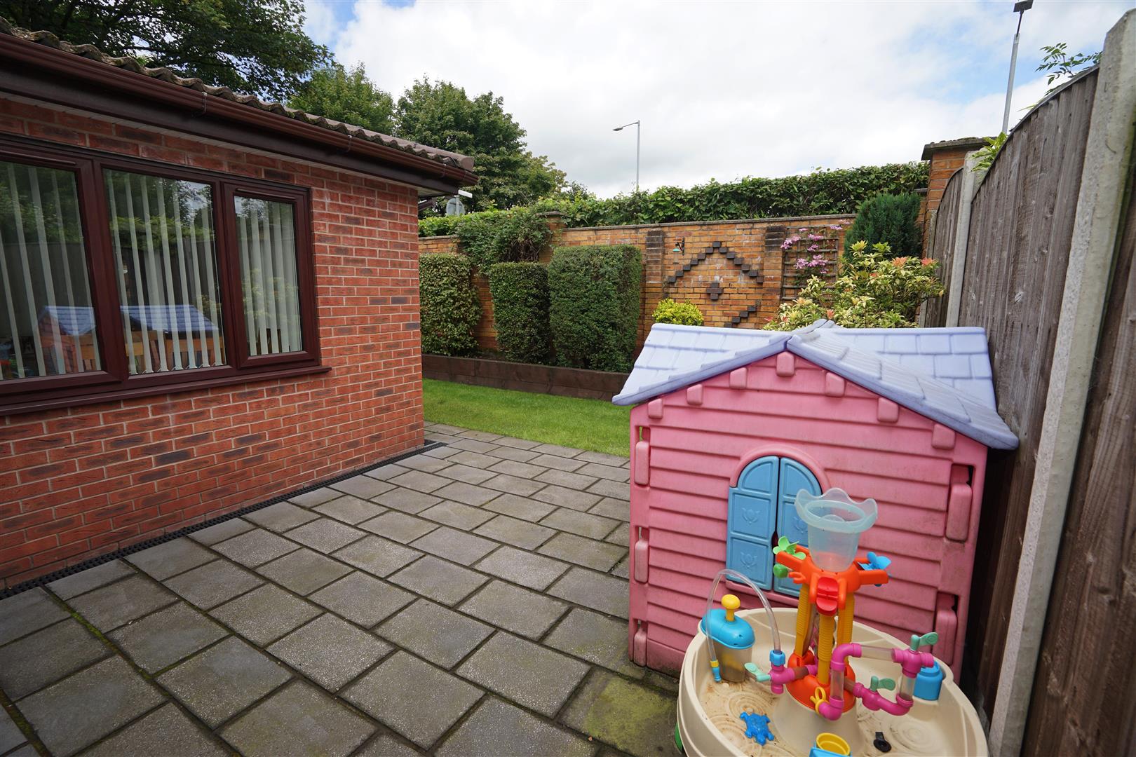 Property in Avonhead Close, Horwich, Bolton, Lancashire, BL6 5QD
