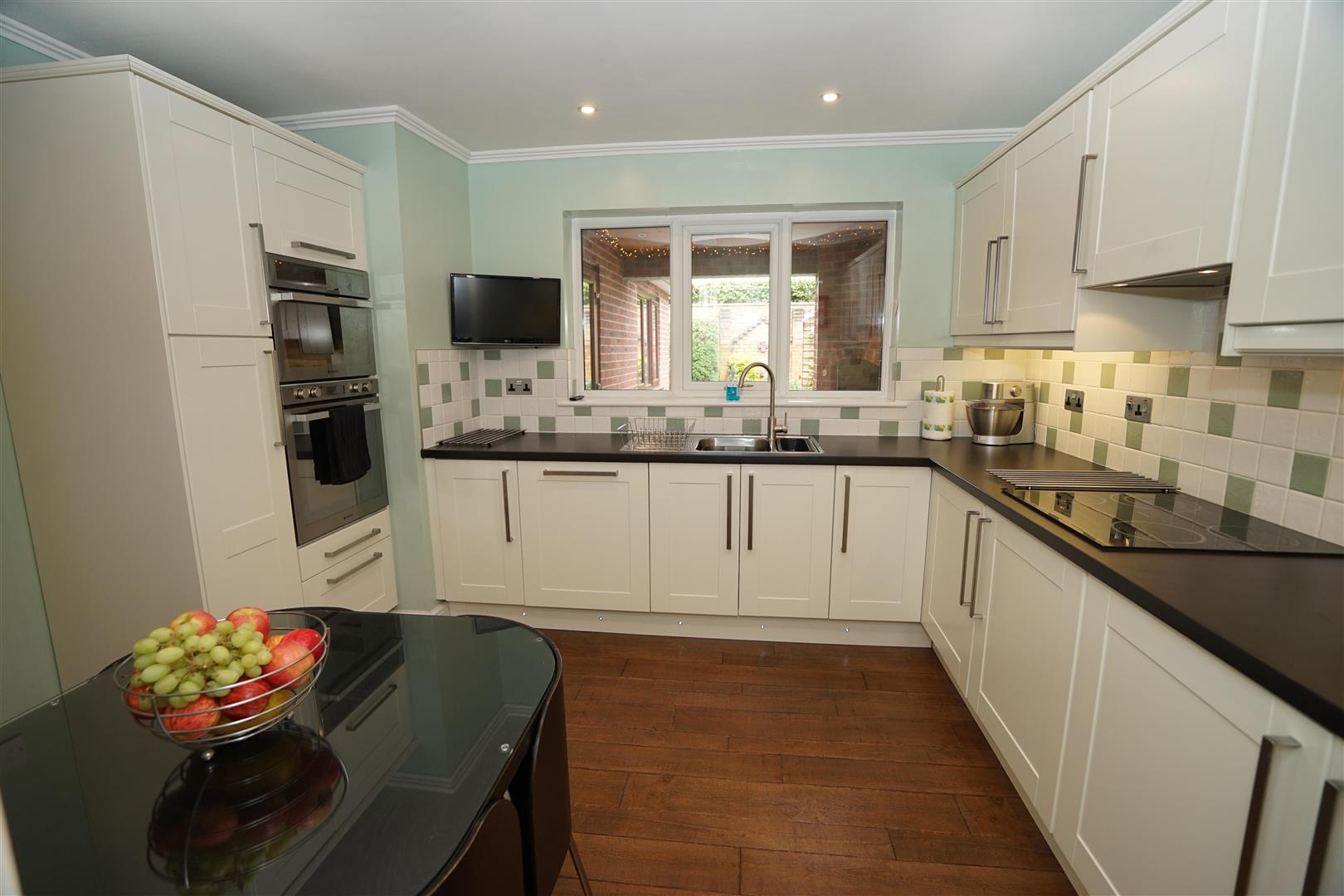 Property in Avonhead Close, Horwich, Bolton, Lancashire, BL6 5QD