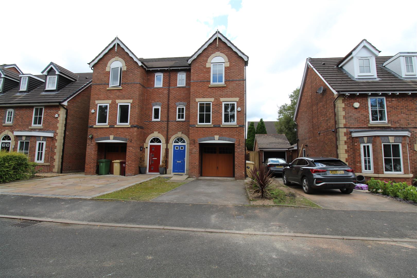 Property in Butterwick Fields, Horwich, Bolton, Lancashire, BL6 5GZ