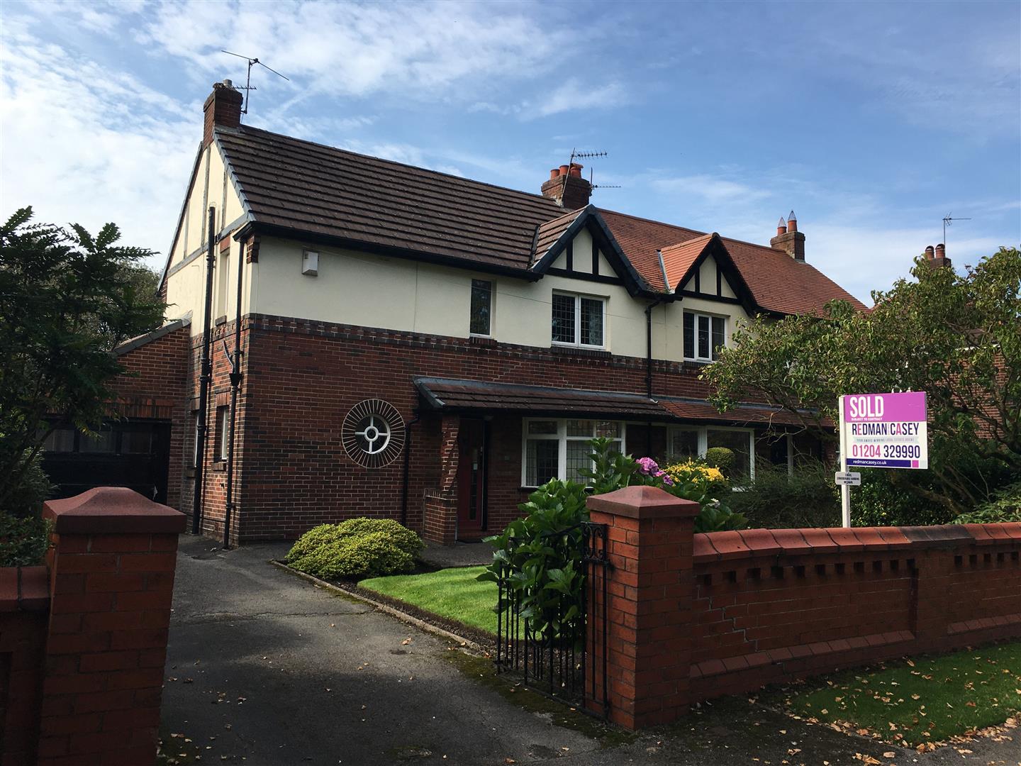 Property in Lever Park Avenue, Horwich, Bolton, Lancashire, BL6 7LQ