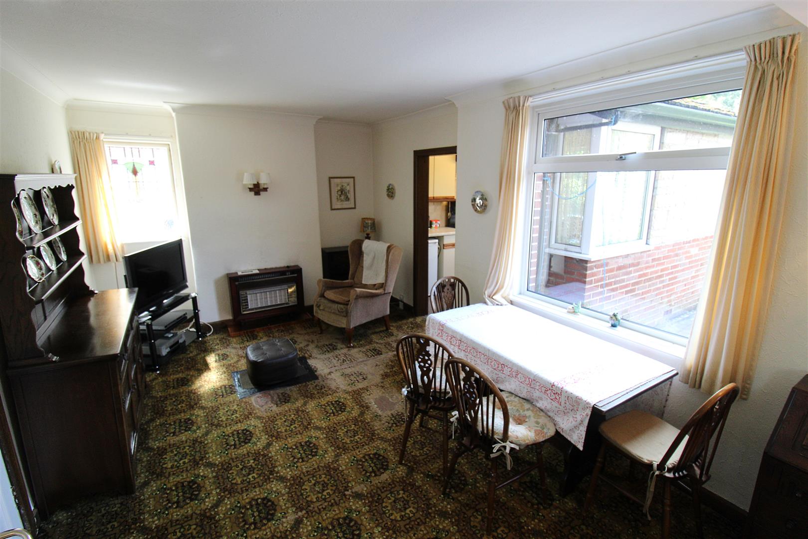 Property in Lever Park Avenue, Horwich, Bolton, Lancashire, BL6 7LQ