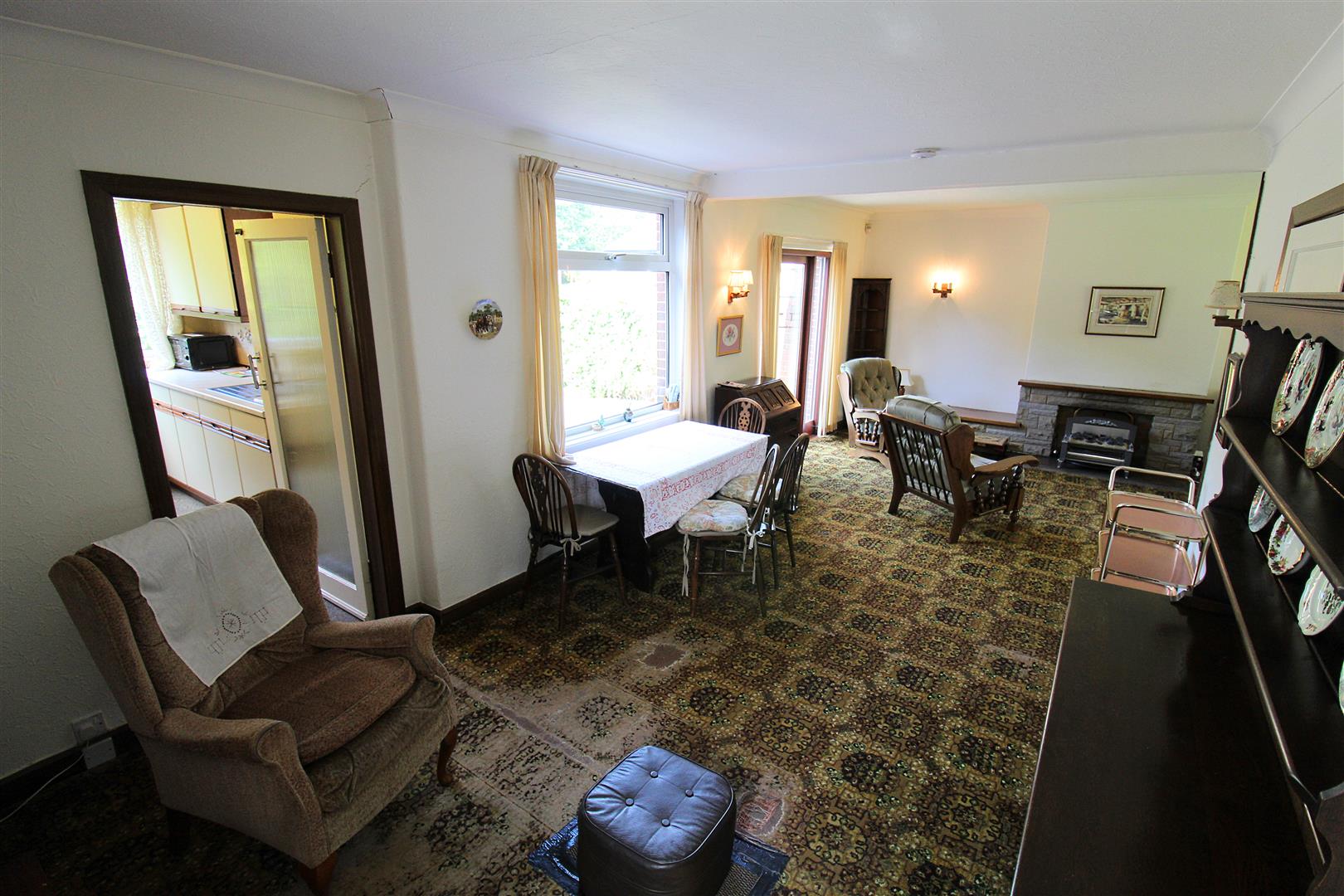 Property in Lever Park Avenue, Horwich, Bolton, Lancashire, BL6 7LQ