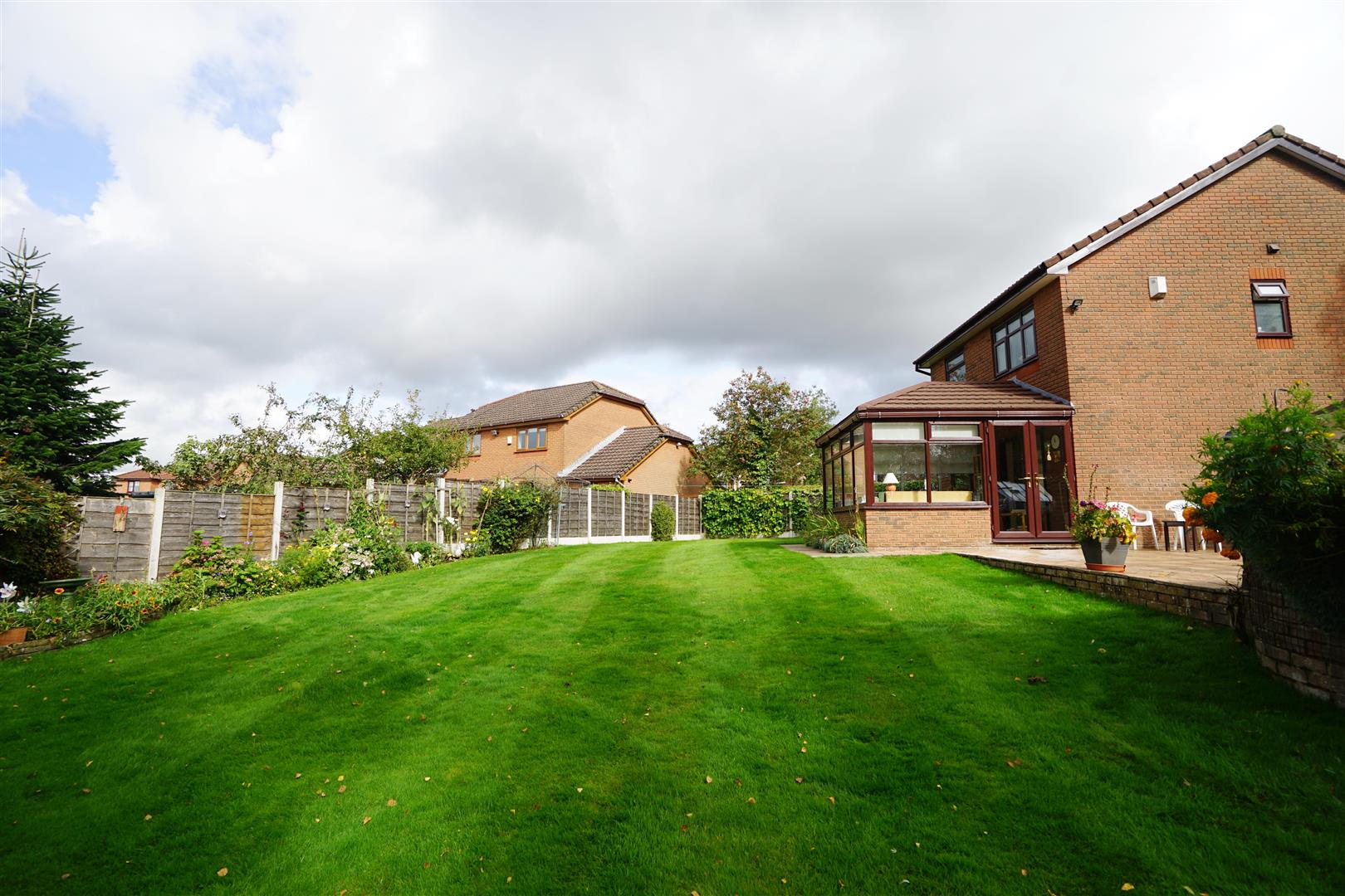 Property in Cotswold Drive, Horwich, Bolton, Lancashire, BL6 7DE