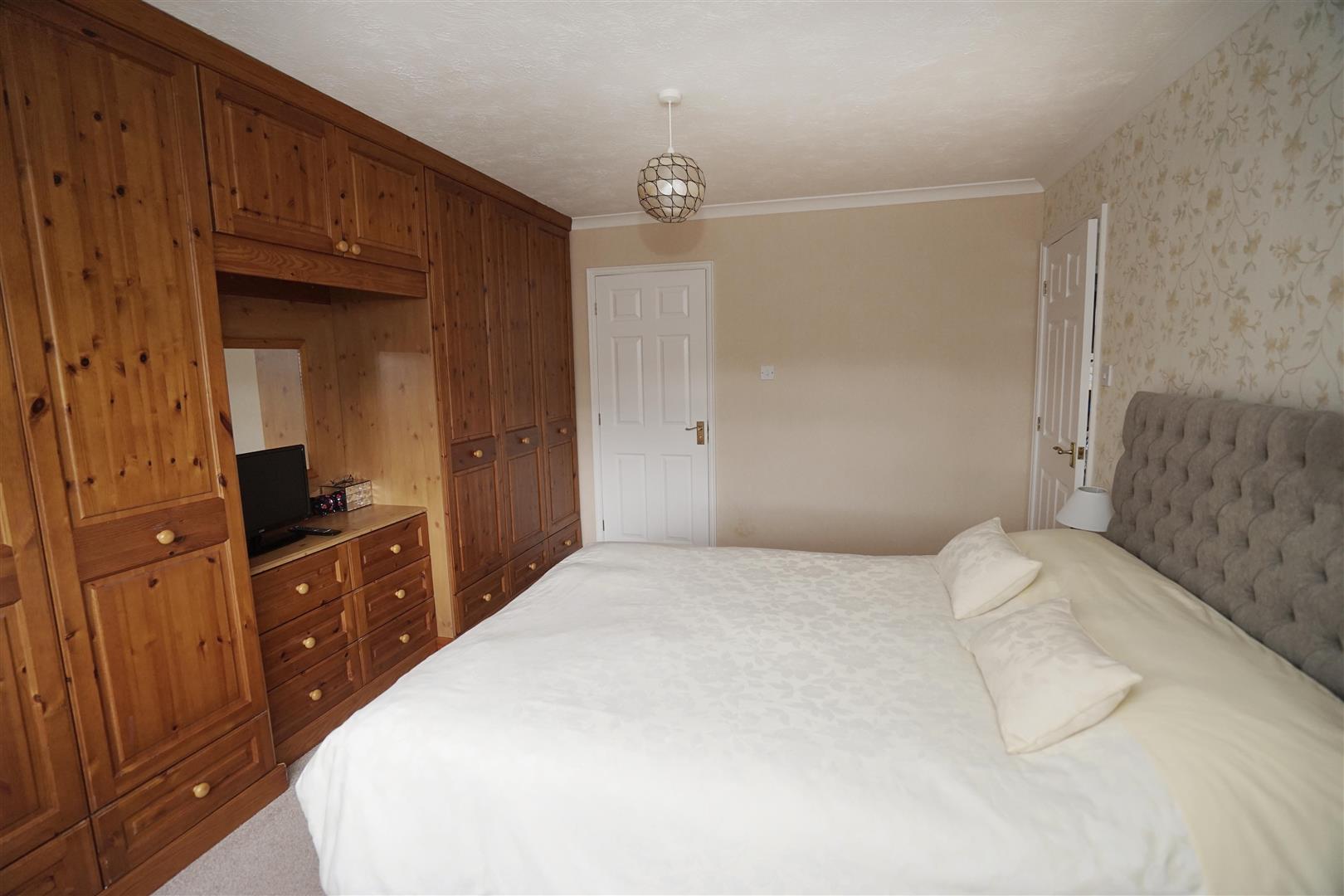 Property in Cotswold Drive, Horwich, Bolton, Lancashire, BL6 7DE