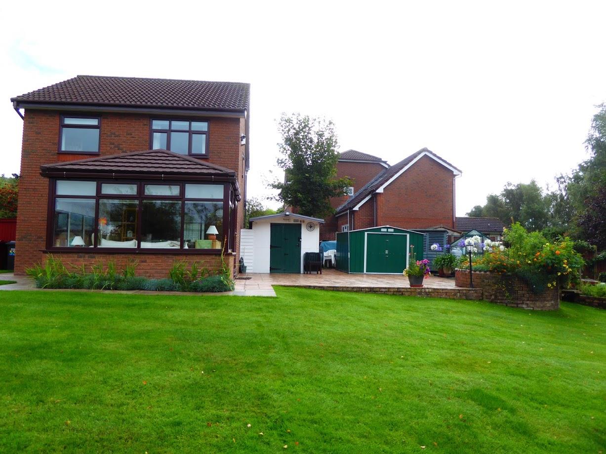 Property in Cotswold Drive, Horwich, Bolton, Lancashire, BL6 7DE