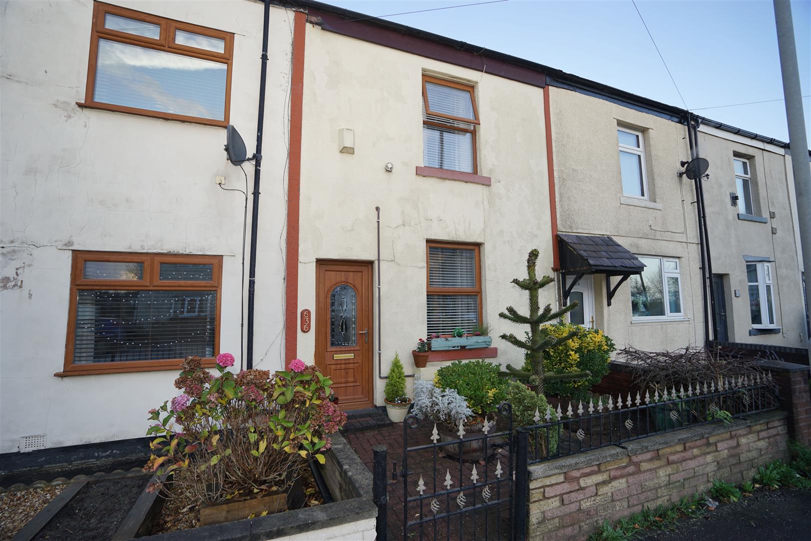 Property in Chorley Road, Westhoughton, Bolton, Lancashire, BL5 3NJ