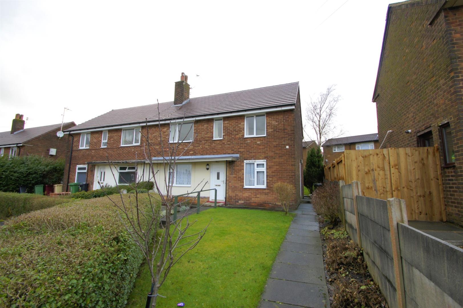 Property in Poplar Avenue, Horwich, Bolton, Lancashire, BL6 6HZ